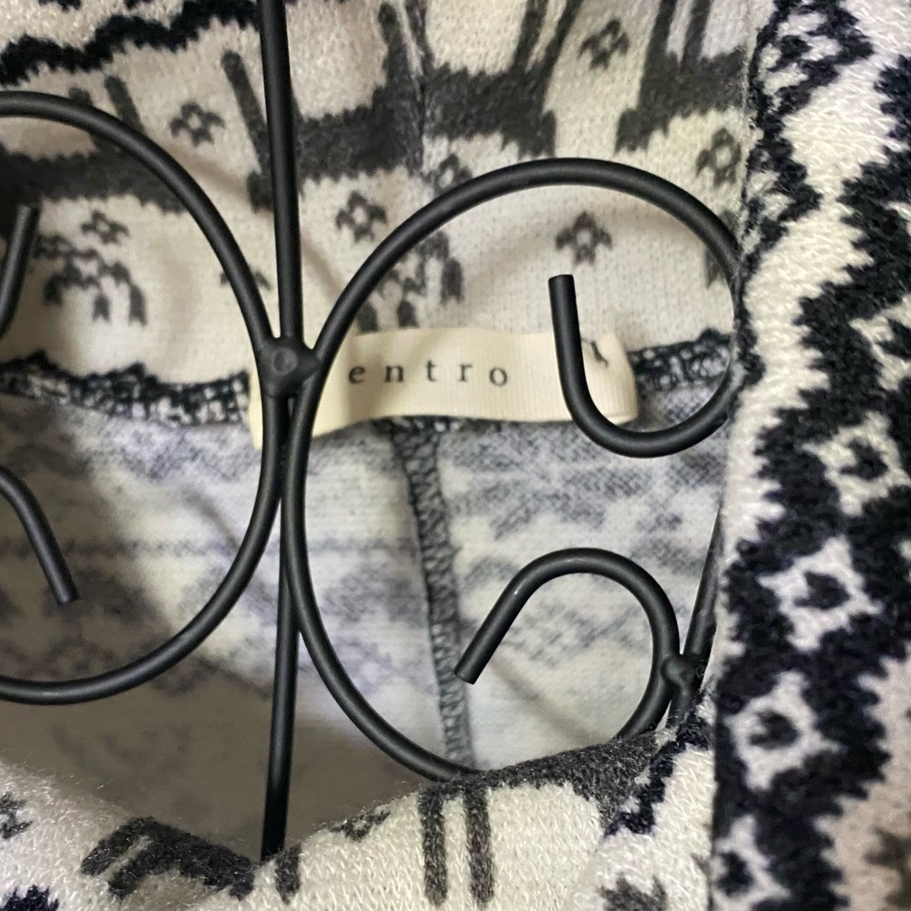 🦋NWOT Entro Holiday Sweater - Picture 4 of 5